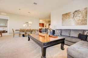 Vacation in this Stunning Condo- Near Attractions